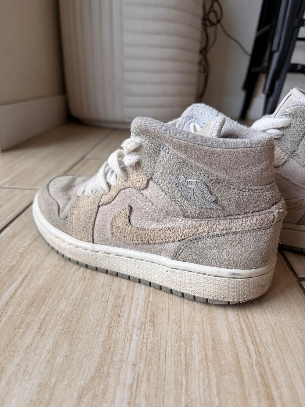 Air Jordan 1 Mid SE sneakers